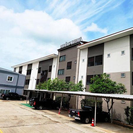 Thanaphat Place Buriram Esterno foto